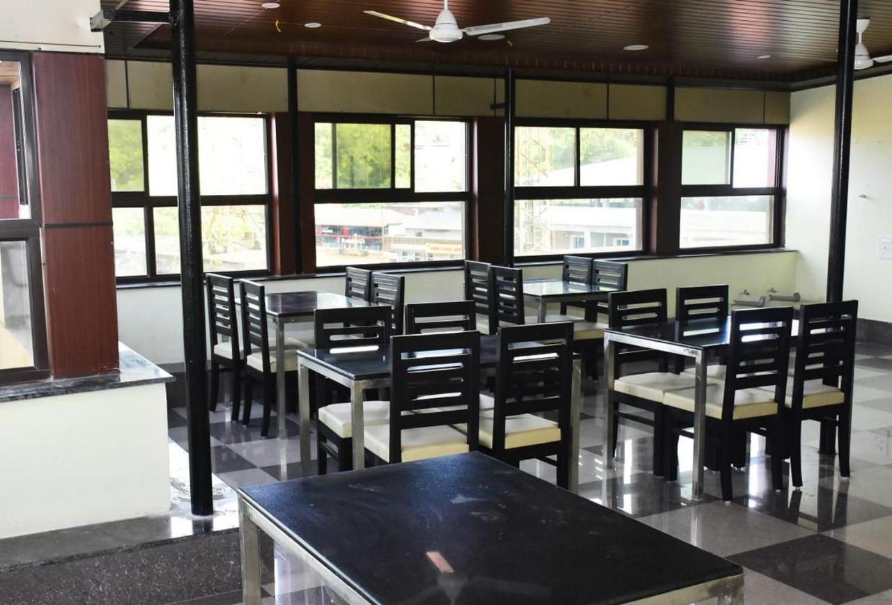 מדיקרי Hotel La Gowri, Coorg מראה חיצוני תמונה